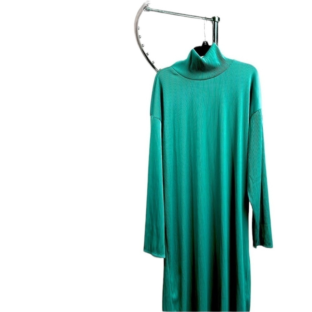 BOLD Elements Cut to Curve - NWT - size Large